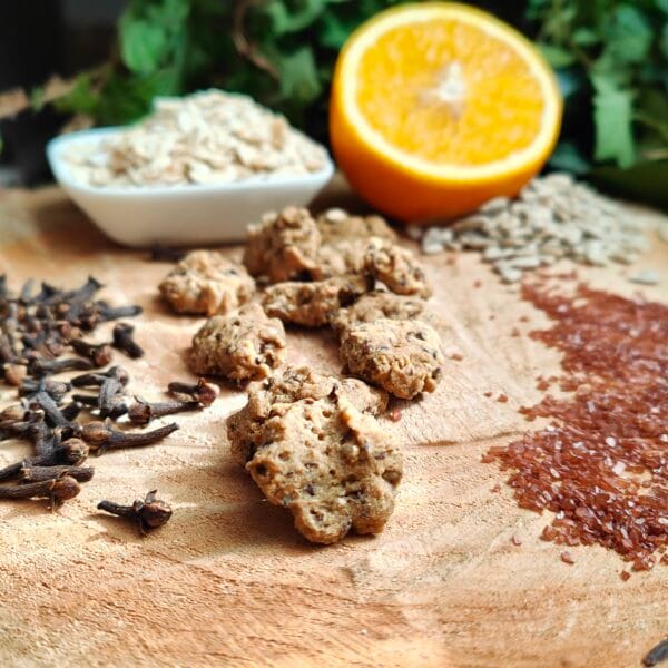 Salatini all’Olio di Oliva con Chiodi di Garofano, Scorza di Arance Fresche e Sale Rosso delle Hawaii