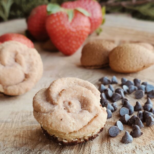 Rose della Passione alla Mandorla con Fragole e Cioccolato Fondente